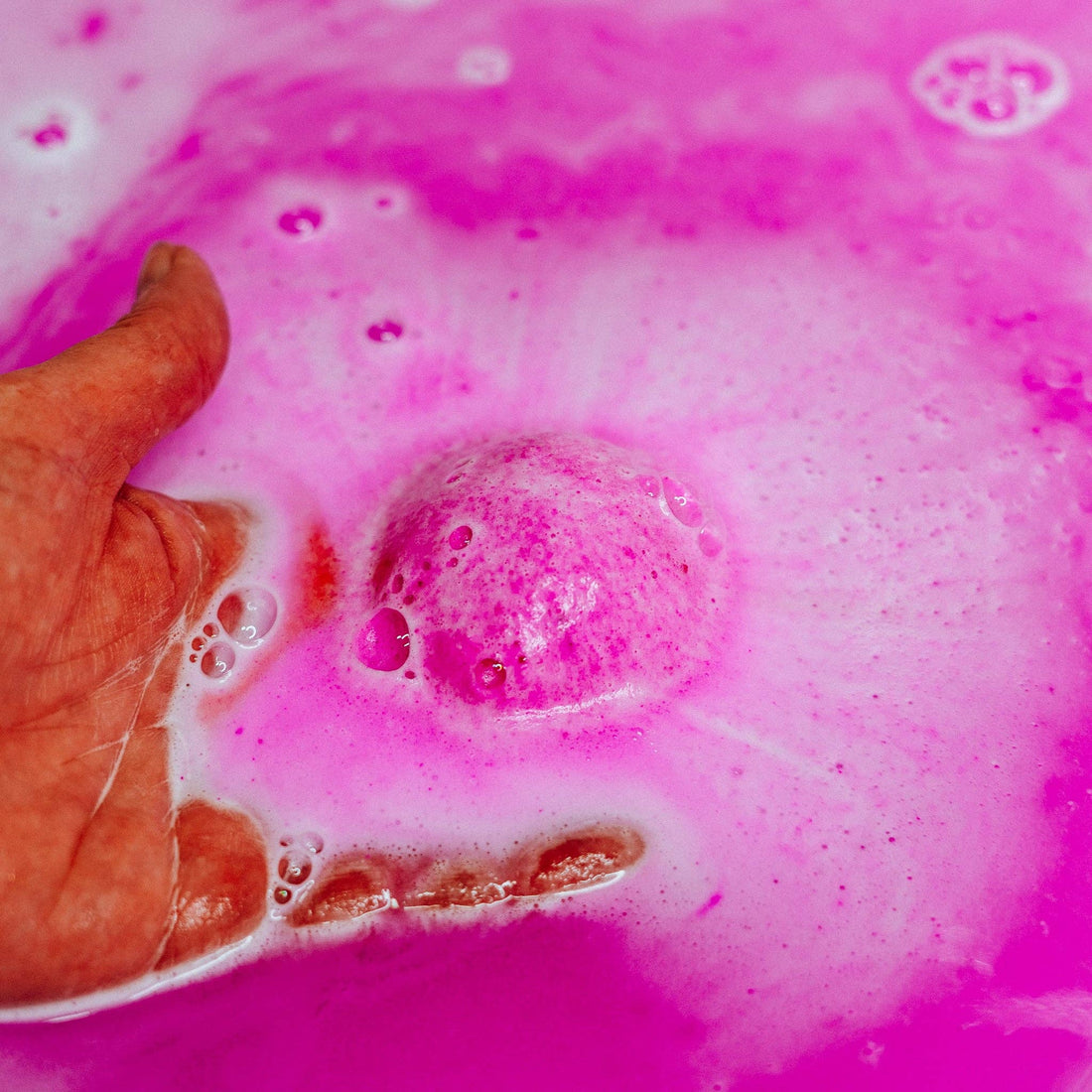Scentish Beauty Bath Bomb - Bare and Bubbly Ltd